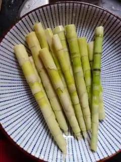 Make ♪ Five flowers and a hard spring ♪ step 1
