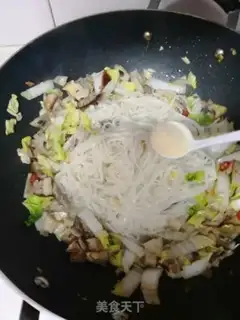 Make The duck urn has fried noodles step 7