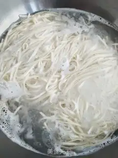 Make Oily noodles step 1