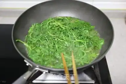 Make ♪ Spring bean-dry pork ♪ step 1