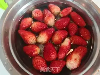 Make Strawberry Simeon with old yogurt step 1
