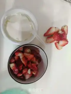 Make Strawberry Simeon with old yogurt step 2