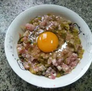 Make Eggs, snow, meat step 7