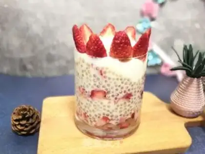 Make Strawberry Simeon with old yogurt step 7