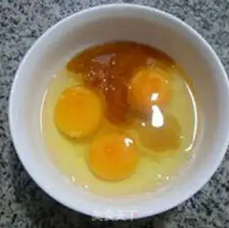 Make Autumn fried eggs step 1