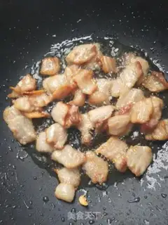Make Four seasons of bean fried meat step 1