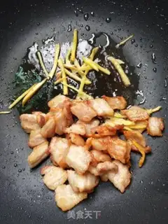 Make Four seasons of bean fried meat step 2