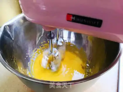 Make Mango hugs cake rolls step 2