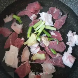 Make Red beef noodles step 0
