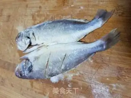 Make Fried seafish step 1