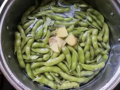 Make Salt-water beans step 1