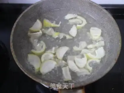 Make Thunder burns five flowers step 1