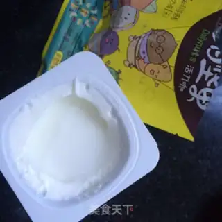 Make Dry yogurt mango bowl step 1