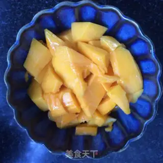 Make Dry yogurt mango bowl step 3