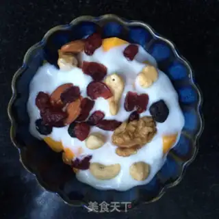 Make Dry yogurt mango bowl step 5