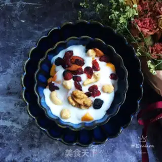 Make Dry yogurt mango bowl step 7
