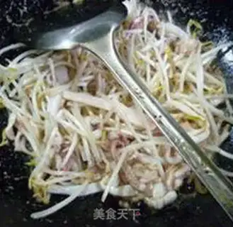 Make The green bean sprouts are fired step 8