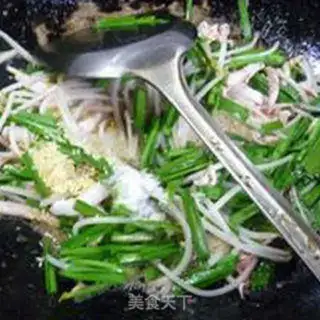 Make The green bean sprouts are fired step 10