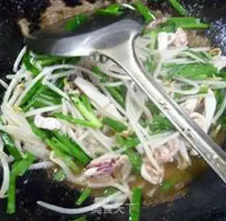Make The green bean sprouts are fired step 11