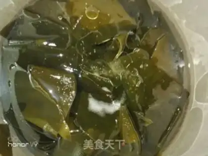 Make Beef tomatoes seaweed soup step 1