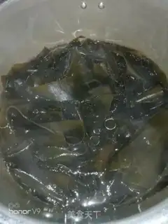 Make Beef tomatoes seaweed soup step 2