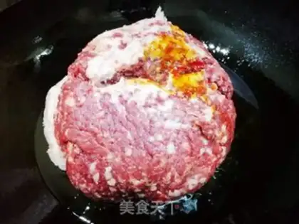 Make Celtic beef buns step 1