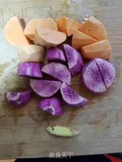 Make Red sugar and potatoes soup step 1