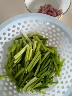 Make Garlic fried meat step 1