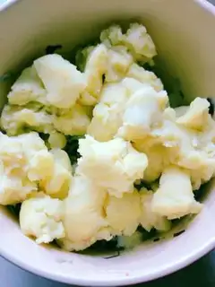 Make Weenie-coloured potatoes step 1