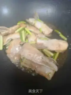 Make Garlic fried salbaby fins step 5