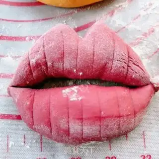 Make Lips step 16