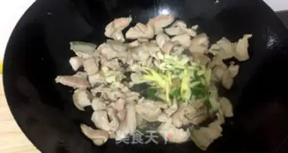 Make A dry pot of tea and mushrooms step 1