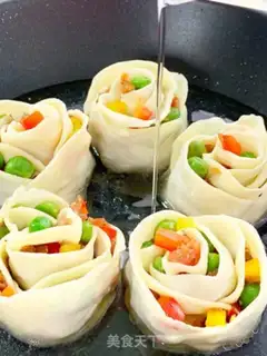 Make Flower-shaped dumplings step 3