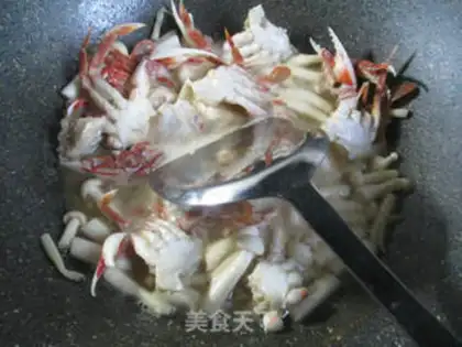 Make Seafood mushrooms and crabs step 4