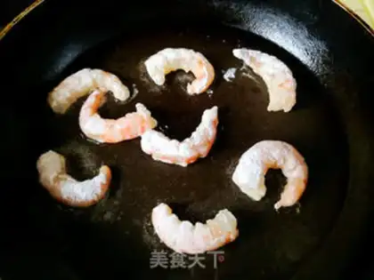 Make Fried eggs step 4
