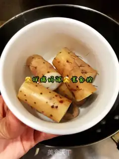 Make Eggs Mountain salad step 1