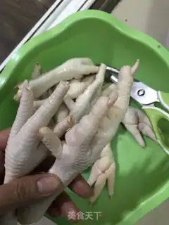 Make No oily dates for cooking chicken claws step 0