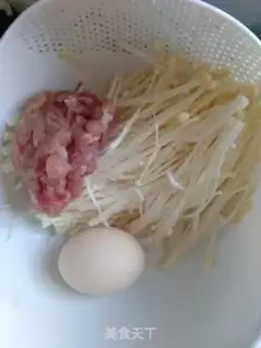 Make Gold needle mushroom soup step 0