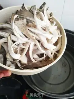 Make Scrambled mushrooms step 1