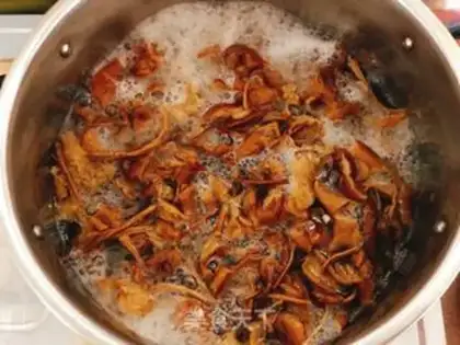 Make Tea mushroom fried meat step 1