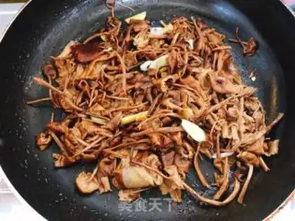 Make Tea mushroom fried meat step 5