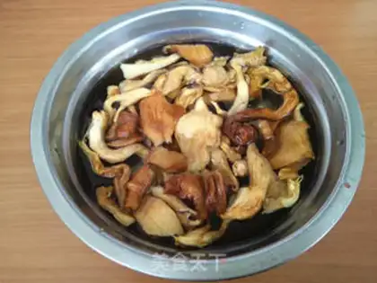 Make White mushrooms, beans step 0