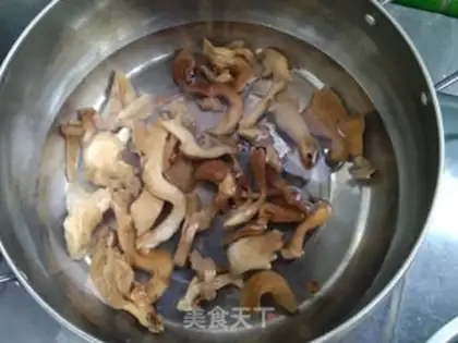 Make White mushrooms, beans step 2