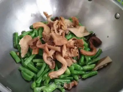 Make White mushrooms, beans step 5