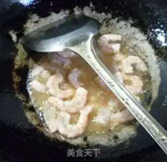 Make Shrimp and fried eggs step 4