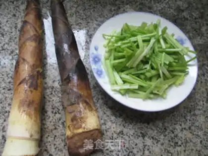 Make Celery fried thunder step 0
