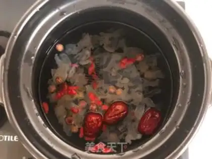 Make Silver-eared lilies step 1