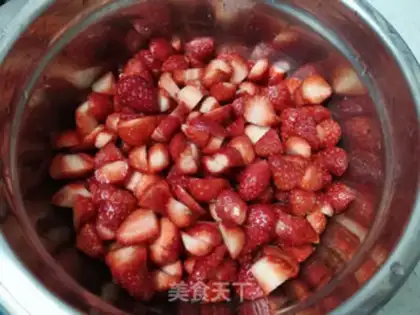 Make Cheese strawberry pie step 0