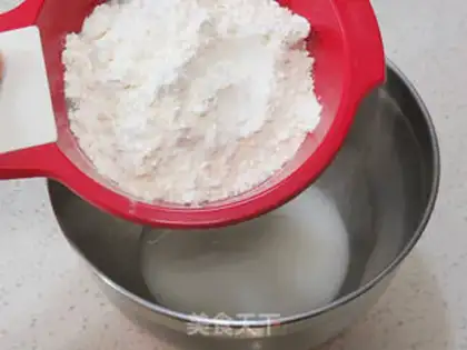 Make Chocolate cream birthday cake step 3