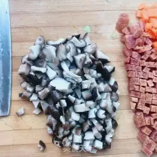 Make Black pepper beef carrots. Noodles step 3